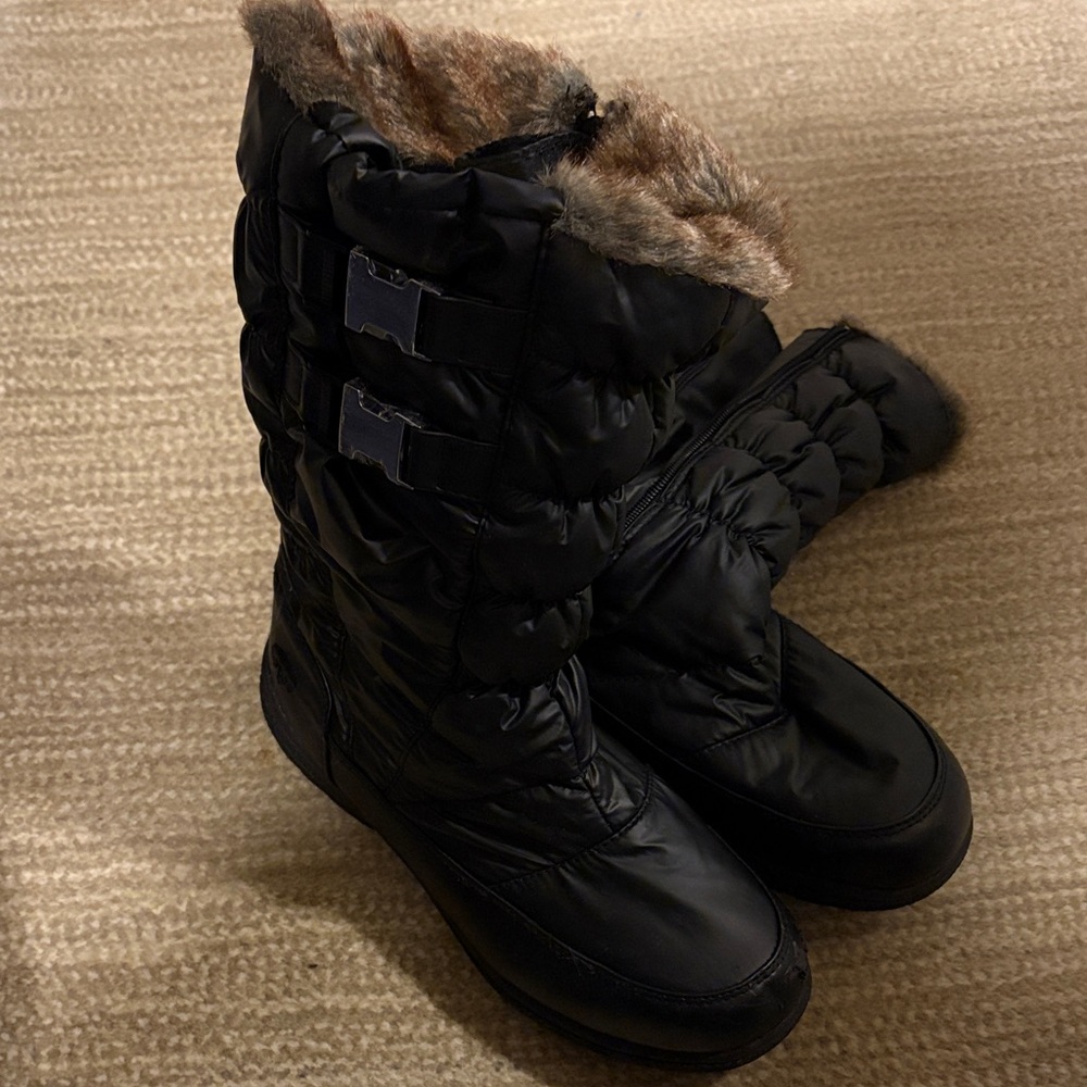 Totes- Black Winter Boots with Faux Fur Lining